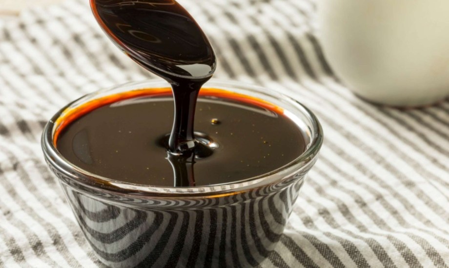 فوائد دبس السكر والمخاطر المحتملة 