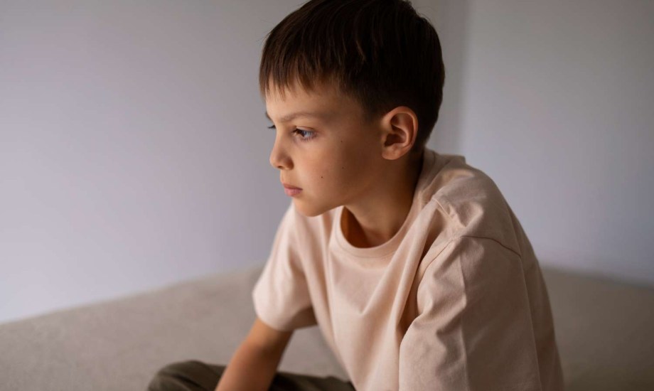 كيف تتحدث مع طفلك حول الانتحار؟
