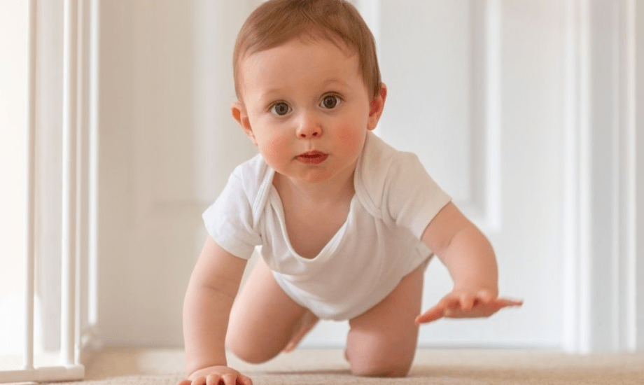 كيفية تشجيع الأطفال على الحبو