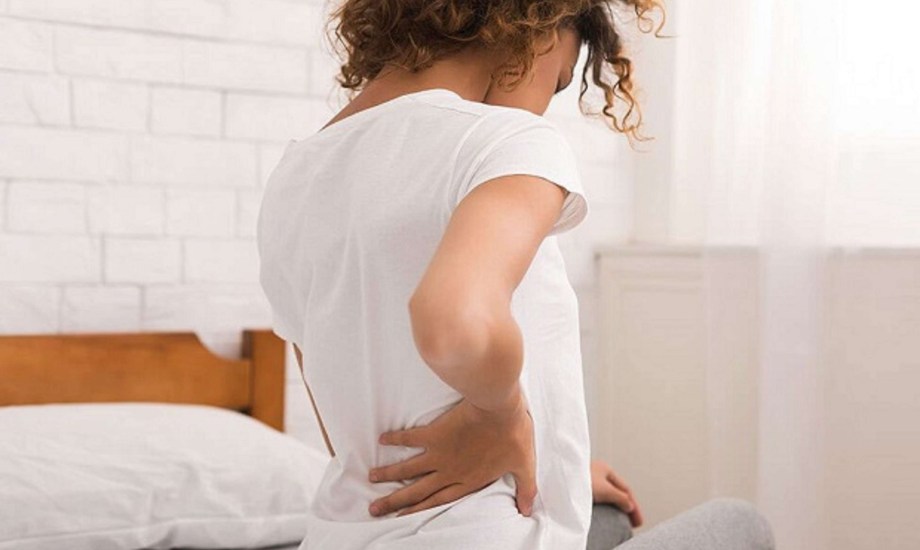 أسباب الشعور بألم أسفل الظهر خلال الدورة الشهرية