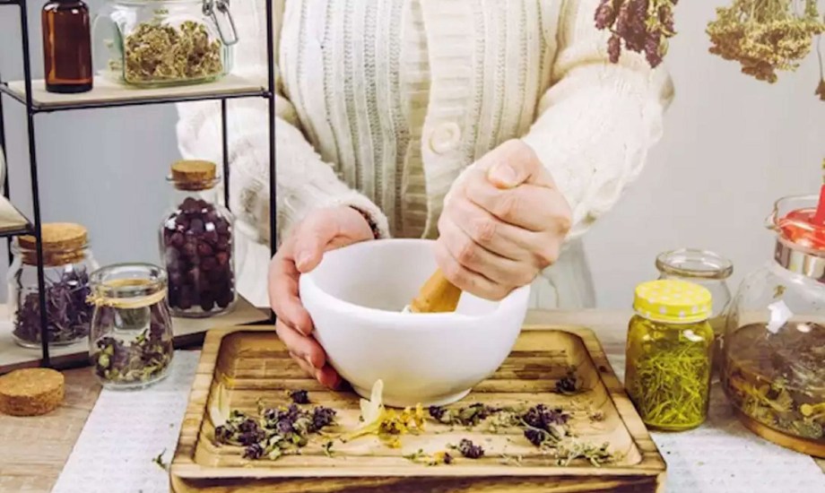 5 أعشاب تعزز خصوبة النساء