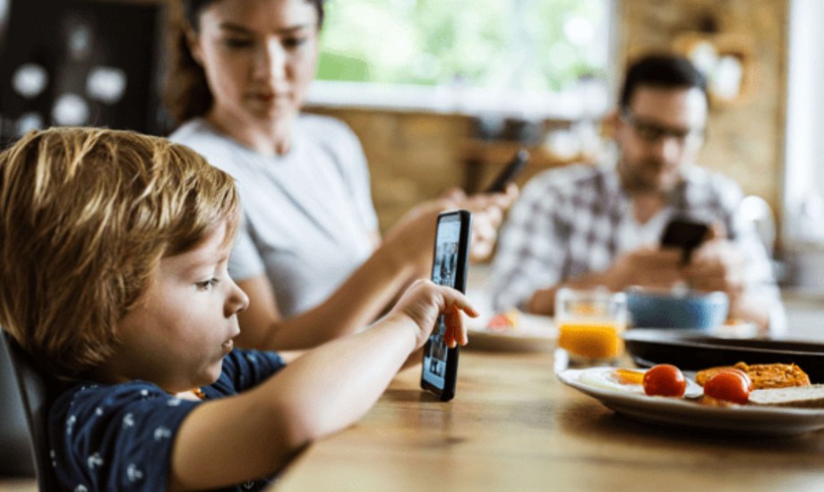 أهم التطبيقات لمراقبة هواتف الأطفال