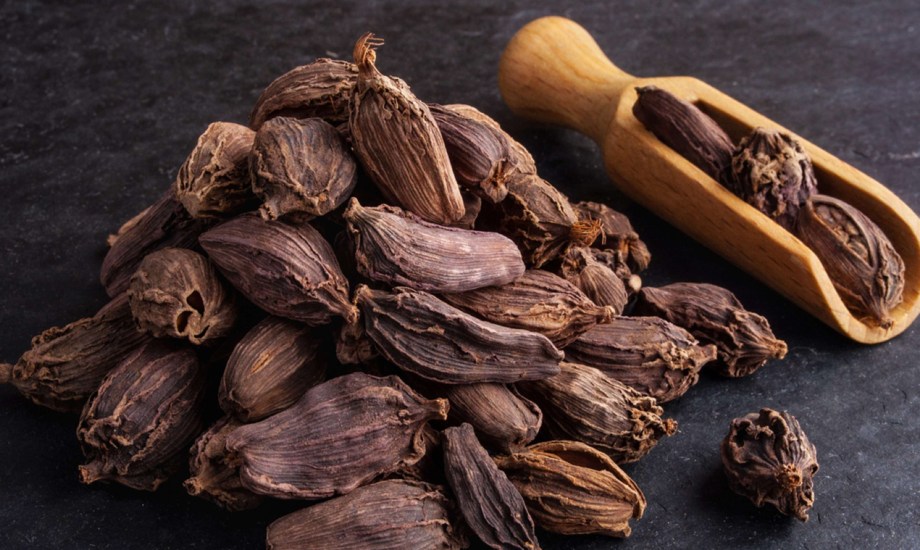 فوائد الهيل الأسود للشعر والبشرة