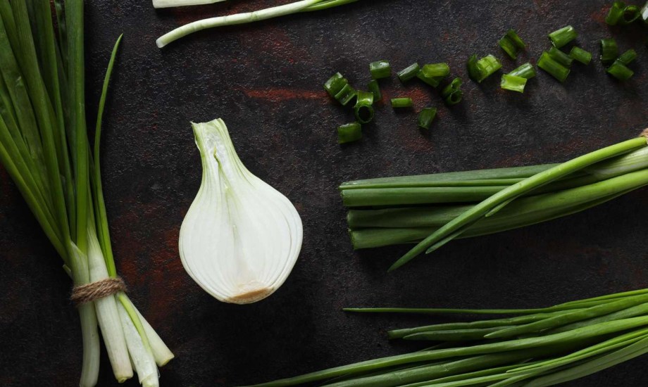 فوائد البصل الأخضر للبشرة