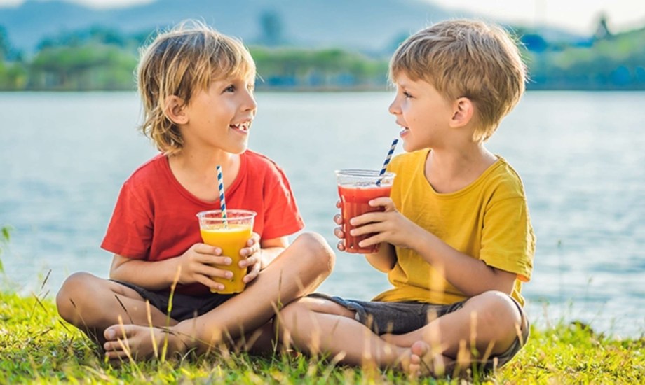 عصائر طبيعية لتخفيف الإمساك عند الأطفال