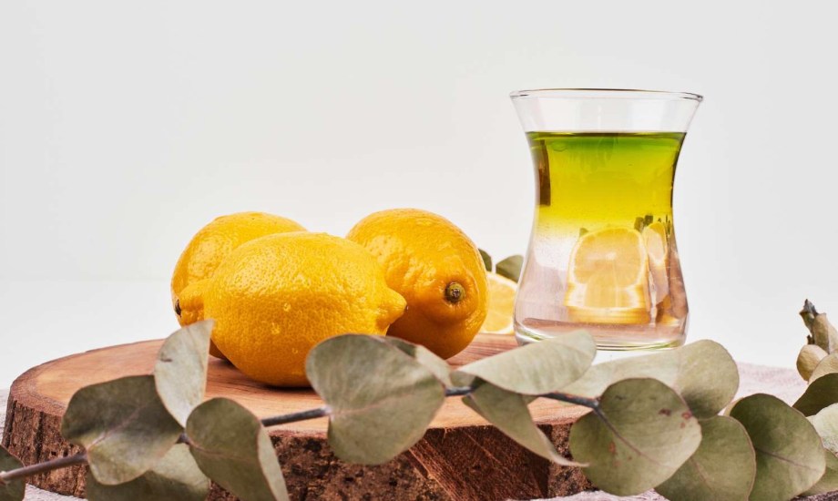 أفضل المشروبات لحرق الدهون الشاي الأخضر والليمون