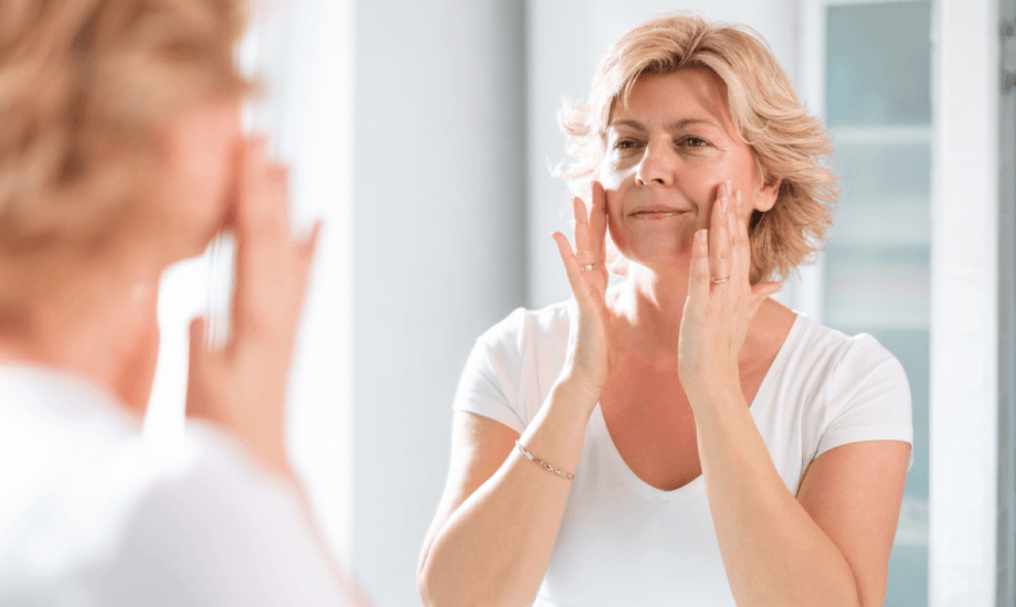 نصائح للعناية بالبشرة خلال انقطاع الطمث