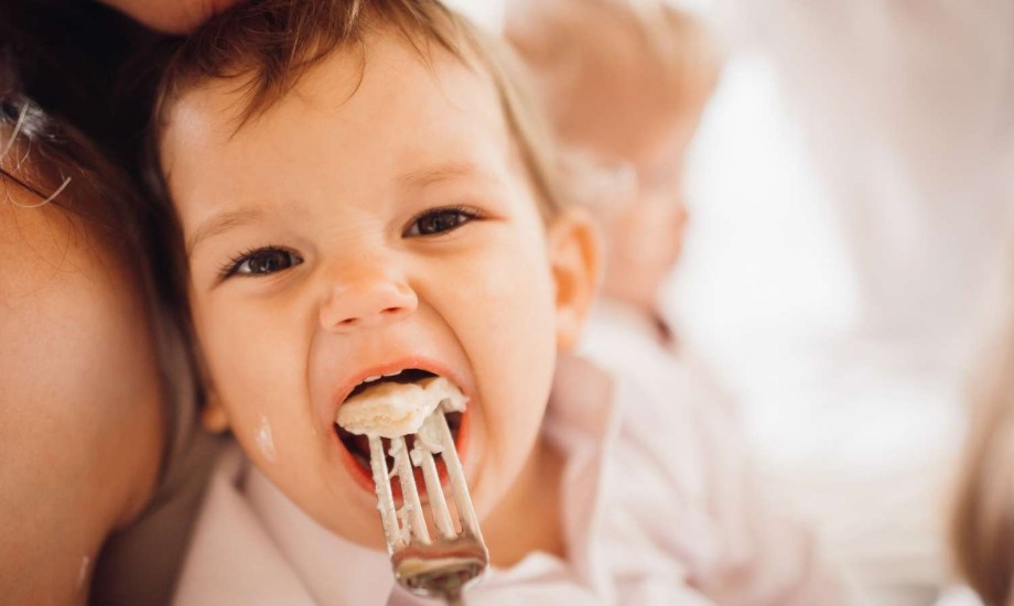 دليل التغذية المثالي للطفل في السنة الأولى