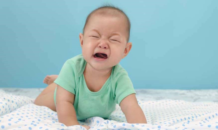 أسباب فرط التحفيز عند الرضيع وطرق تهدئته