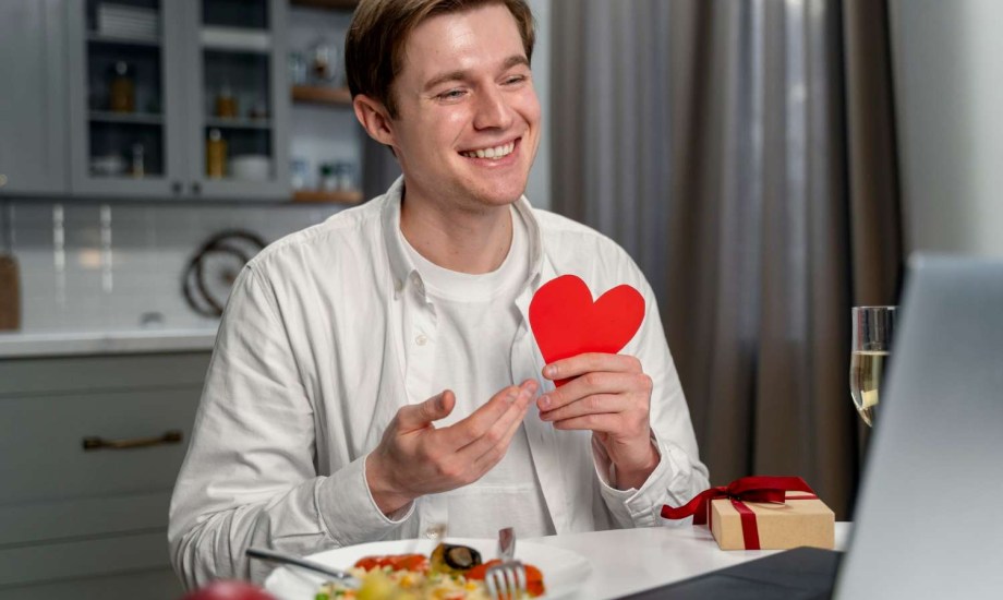 ماذا يحدث في عقلك عندما تشعر الحب؟