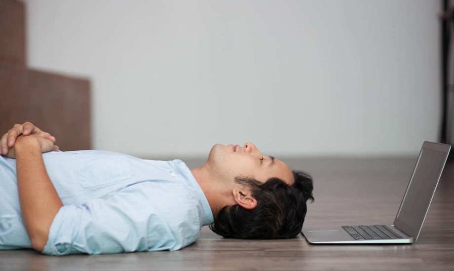 8 علامات خفية تشير إلى حاجة جسمك للراحة