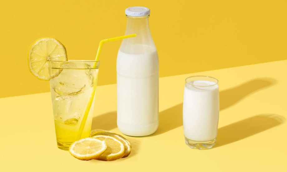 الحليب أم الماء: أيهما أفضل لترطيب الجسم