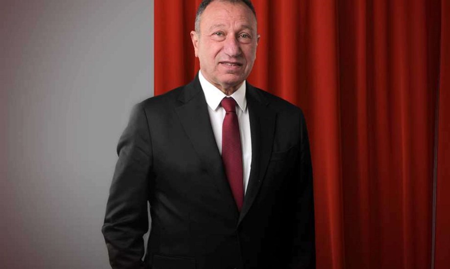 إصابة رئيس النادي الأهلي المصري محمود الخطيب بضمور الكلى