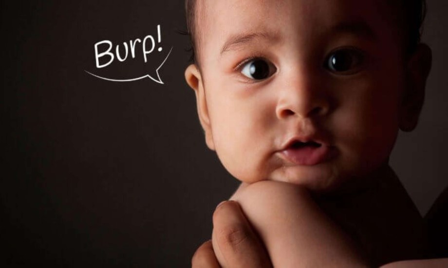 علامات تدل التوقف عن تجشؤ الطفل