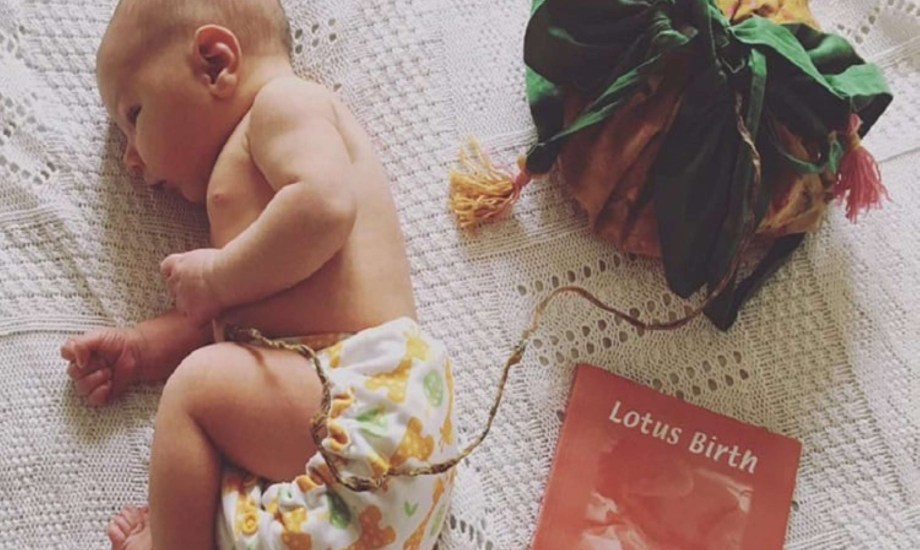 طريقة تطبيق ولادة اللوتس ومخاطرها 