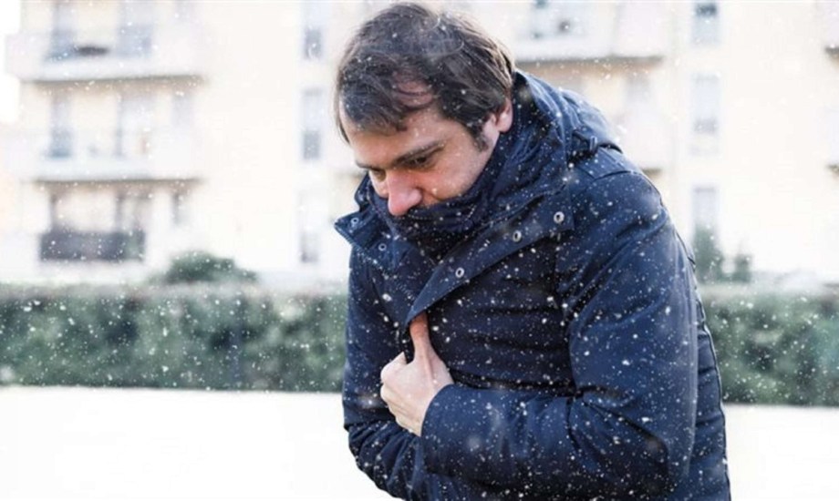 ماذا يحدث للجسم عند انخفاض درجات الحرارة؟