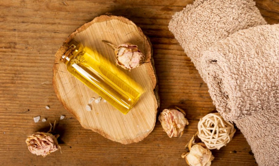 زيت الجسم أم اللوشن أيهما أفضل لروتين العناية بالبشرة؟