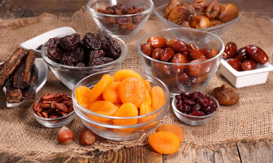 أضرار تناول الفاكهة المجفف على معدة فارغة 