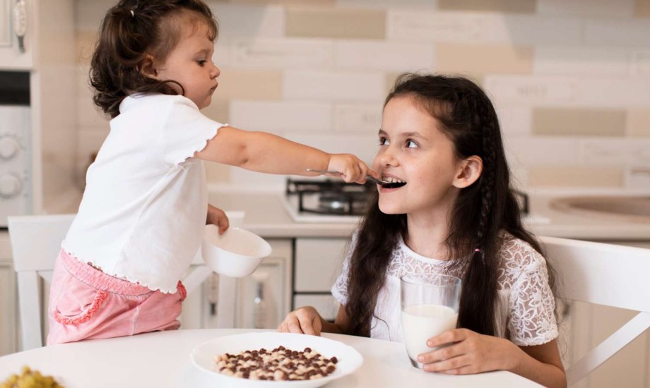 4 أضرار صحية لإفراط الأطفال في تناول اللوز