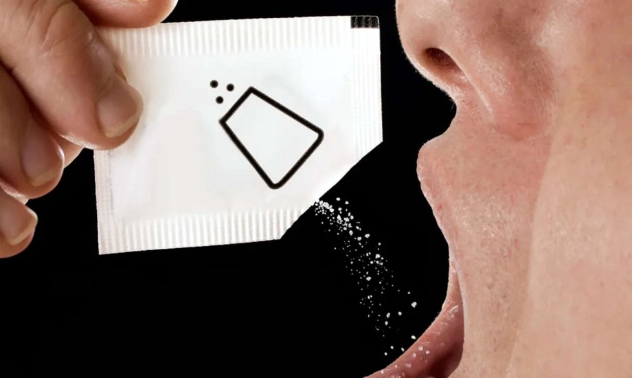 10 علاجات منزلية للطعم المالح في الفم