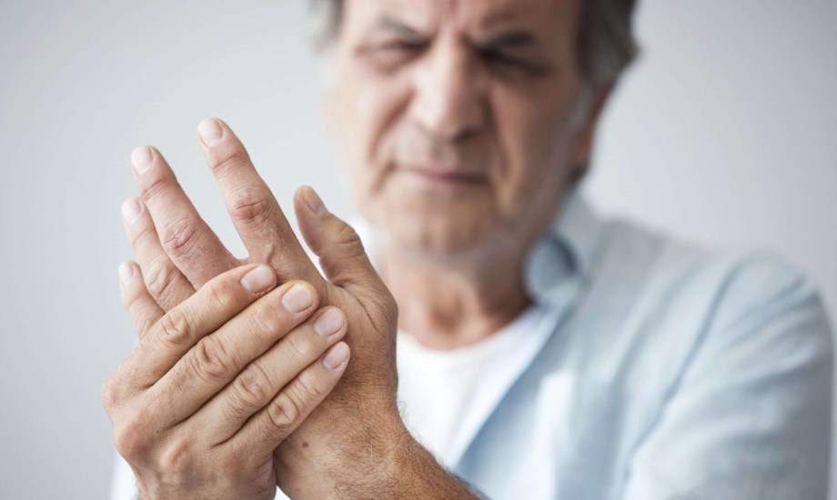 مضاعفات وعلاج داء النسيج الضام المختلط 