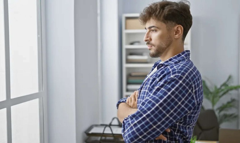 7 سلوكيات تكشف ما يخفيه الرجل وراء قسوته