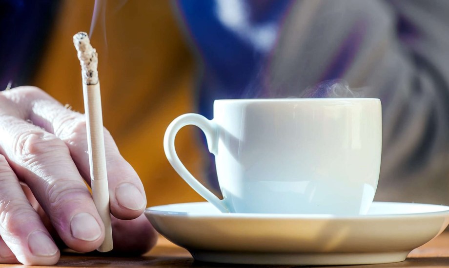 تجنب تعاطي التبغ وتقليل الكافيين