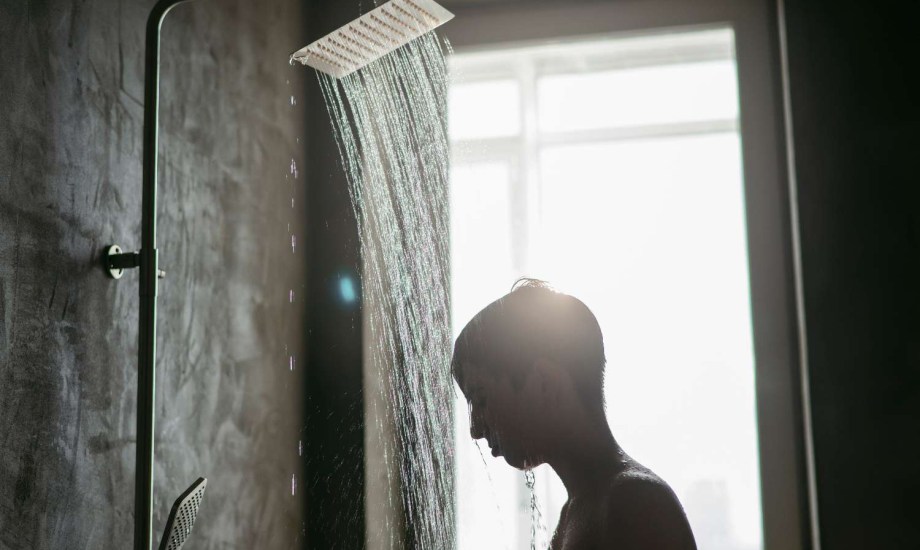 فوائد الاستحمام بالماء البارد للخصوبة والمناعة