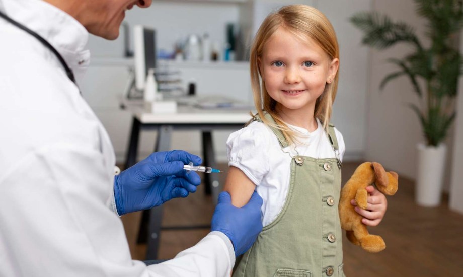 لماذا يحتاج أطفال اليوم لقاحات أكثر من الأجيال السابقة؟