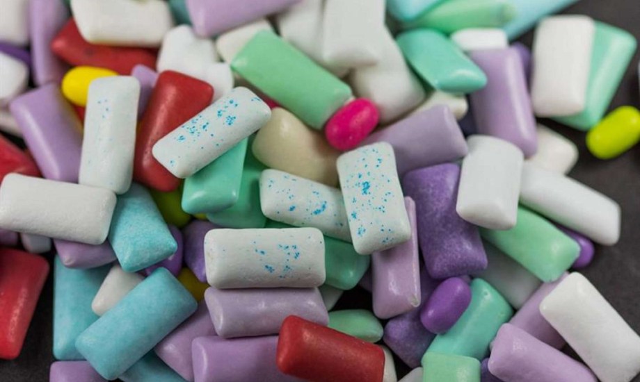 يُنصح بالتوقف عن مضغ العلكة