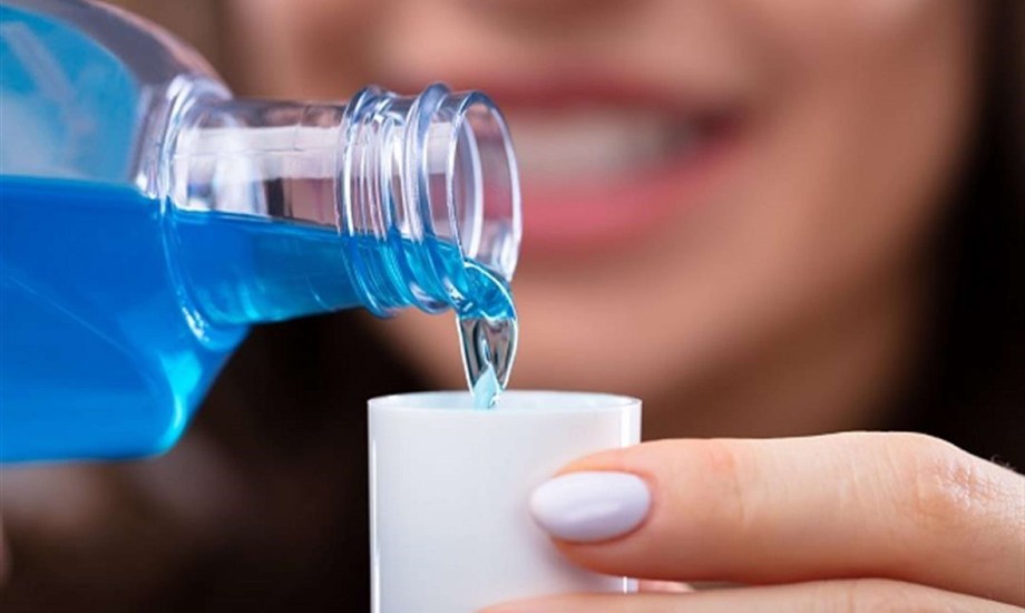 5 أخطاء تجنبها عند استخدام غسول الفم