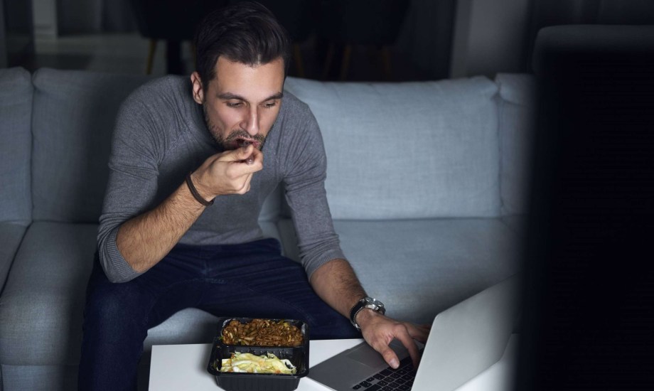 أطعمة ومشروبات تقلل قدرتك على التركيز