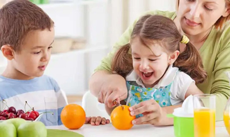 5 أطعمة تُضعف مناعة الأطفال