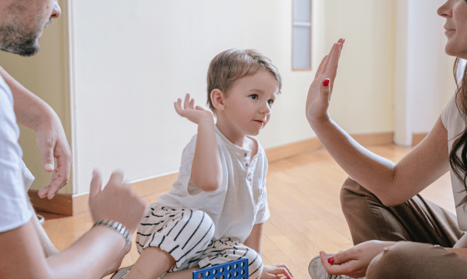 كيفية تربية الأطفال بطريقة متوازنة دون تدليلهم