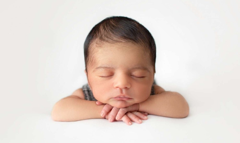 ماذا تأكلين لتعزيز نمو شعر الجنين؟