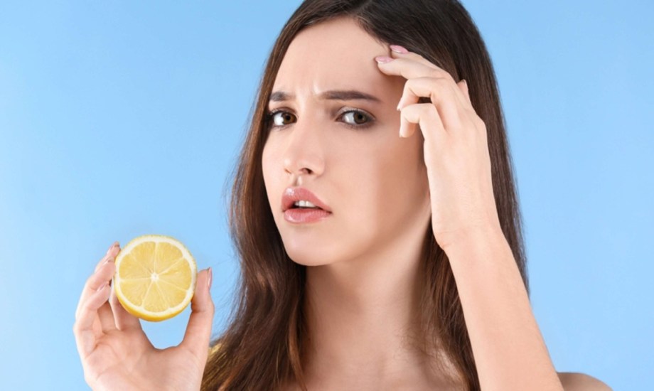 ماذا تفعل إذا دخل عصير الليمون في عينيك؟