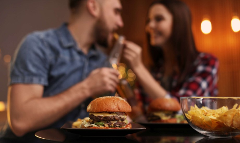 5 أطعمة تجنبها قبل الزفاف بشهر