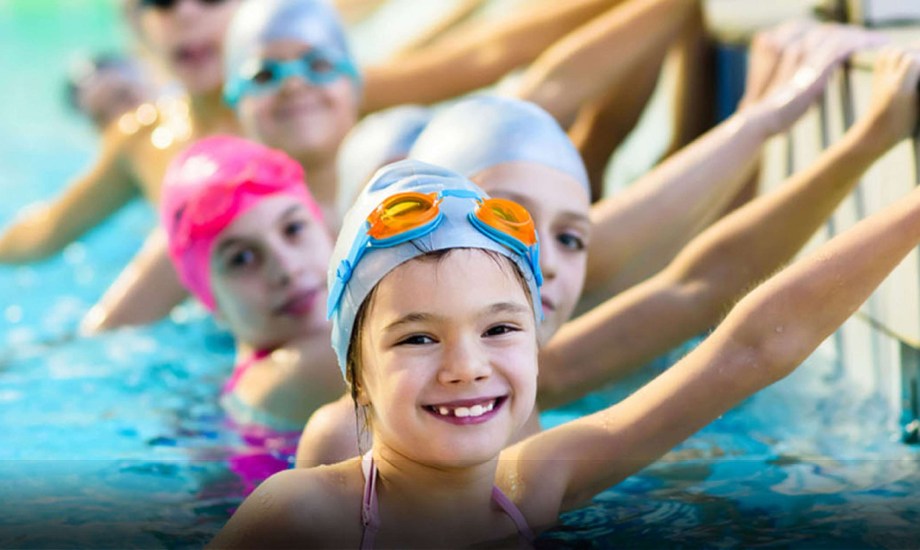 7 فوائد جسدية وعقلية للسباحة لصحة الطفل