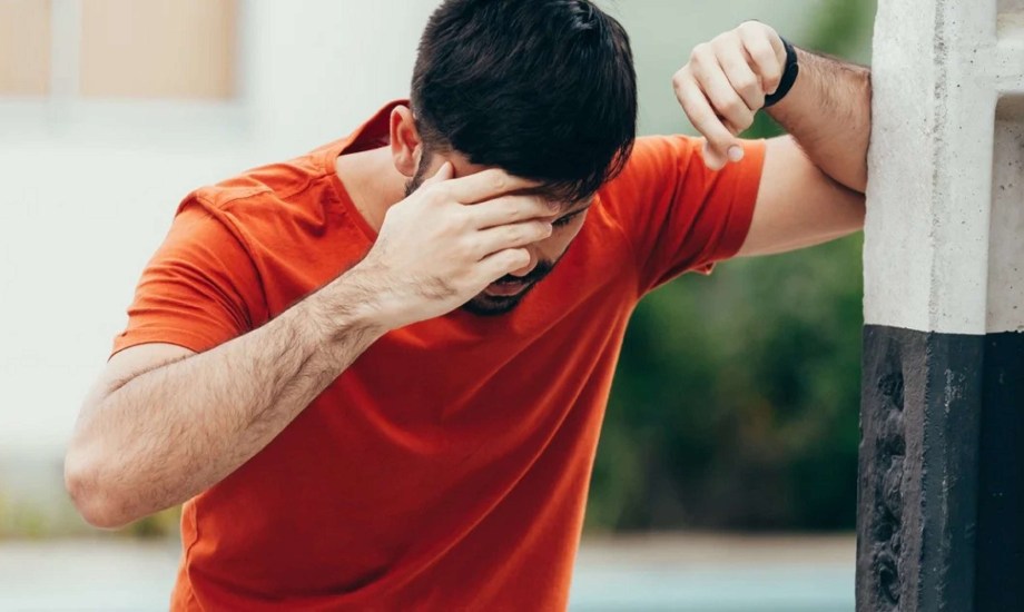 ألم الرأس أثناء الوقوف