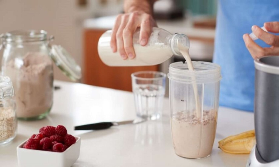 6 أخطاء شائعة تُفسد فوائد مشروب البروتين