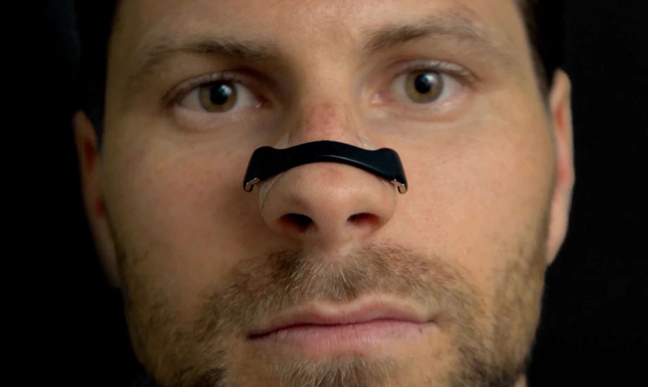 هل شريط التنفس المغناطيسي يقضي على الشخير؟