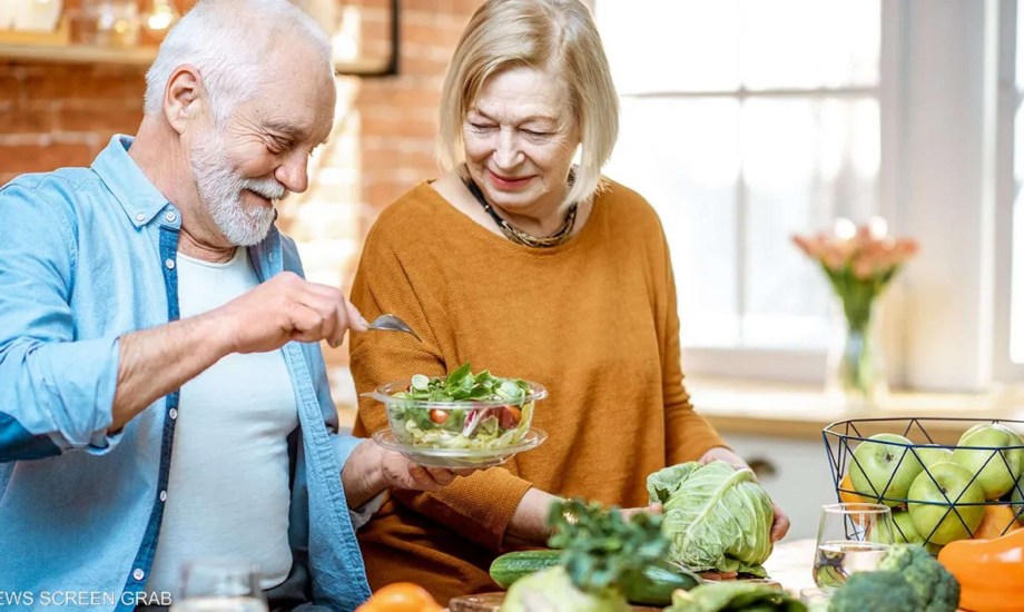 كيف يؤثر نظامك الغذائي في منتصف العمر على حياتك بعد السبعين؟