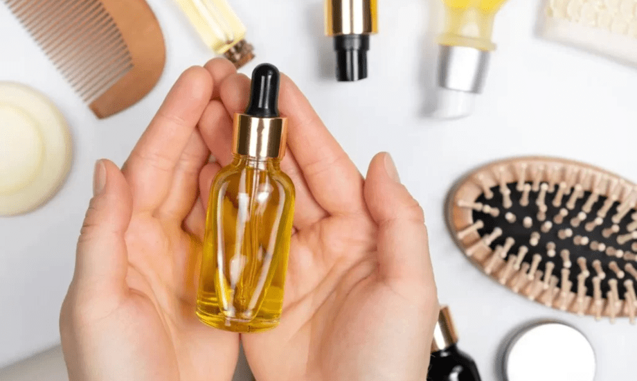 الطريقة الصحيحة لاستخدام زيت الشعر لمكافحة التساقط