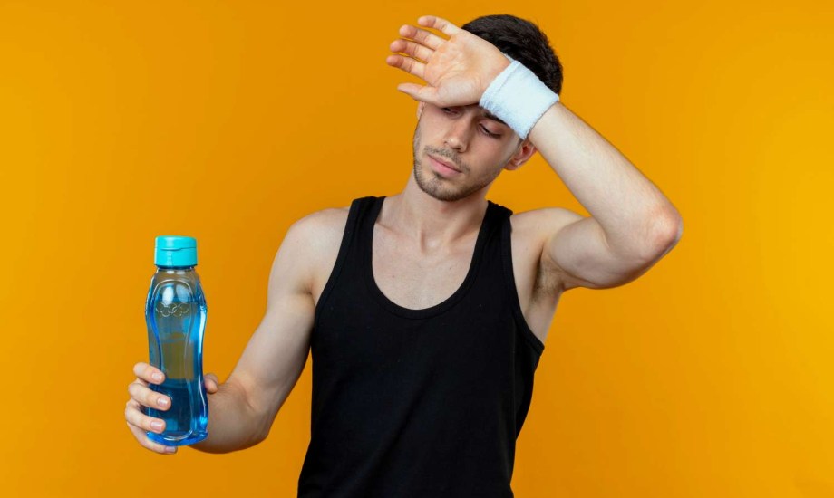 4 إضافات ذكية للماء لترطيب مثالي في الصيف