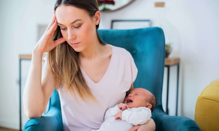 6 اضطرابات مزاجية تهدد الأمهات الجدد