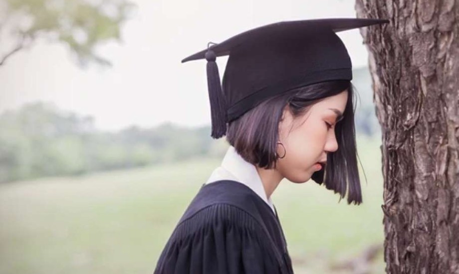 كيف يمكن التكيف مع اكتئاب ما بعد التخرج؟
