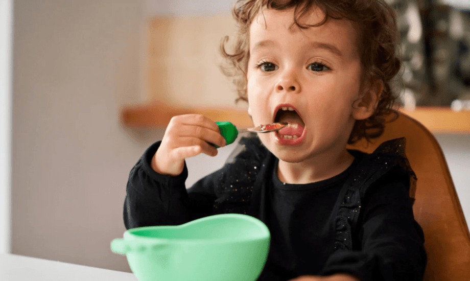 متى يمكن للأطفال استخدام الملاعق والشوك؟