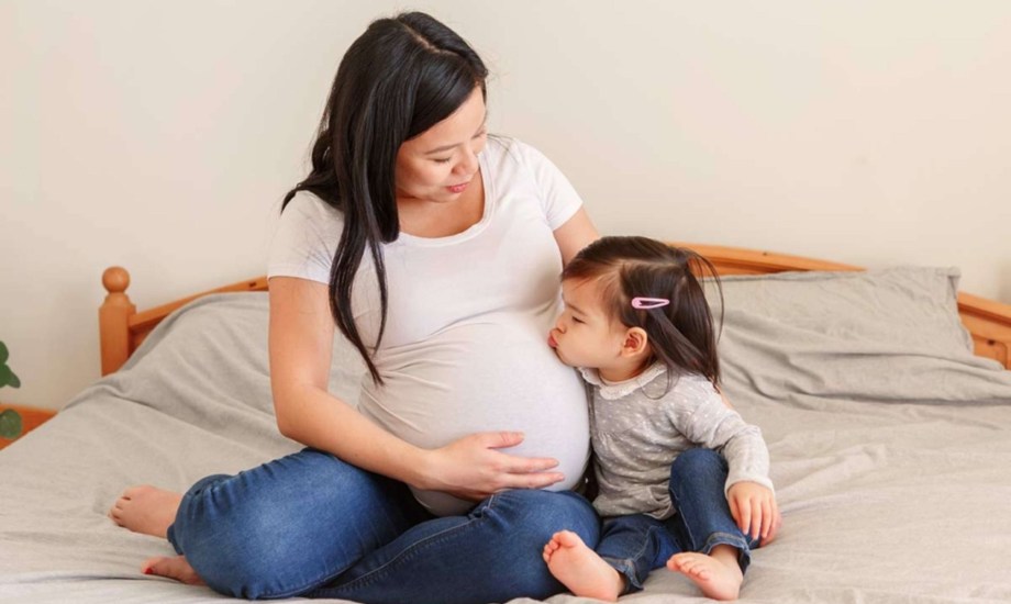 دراسة تكشف علاقة إنجاب أطفال بتقدم العمر