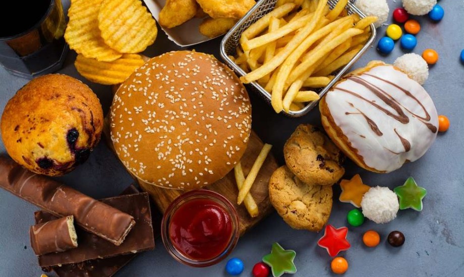 لماذا يصعب الابتعاد عن الأطعمة المعالجة
