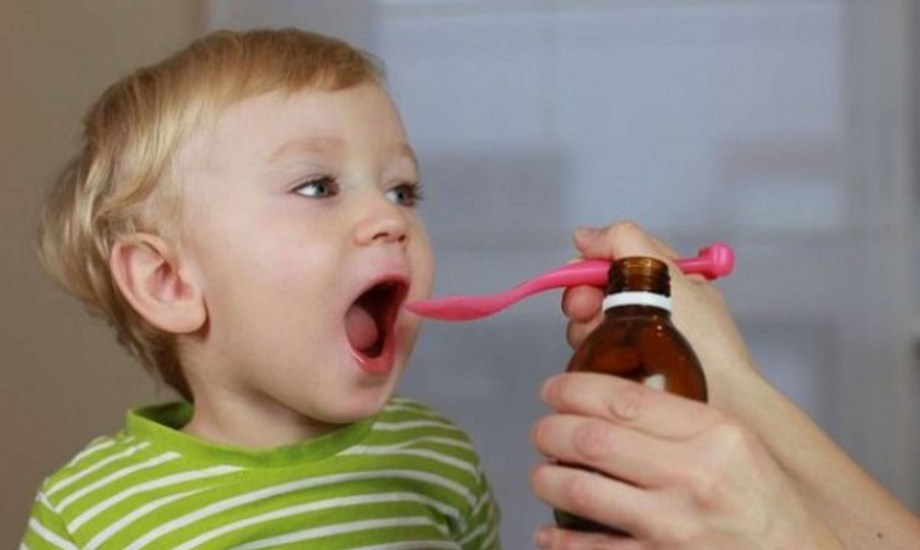 من المسكنات إلى المضادات الحيوية.. أخطاء شائعة تهدد صحة الأطفال